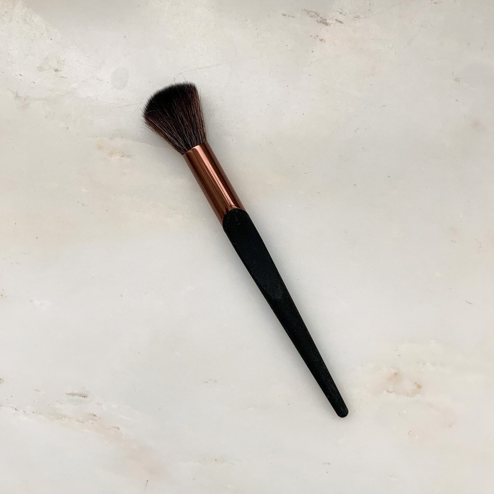 Luxie 1010 Small Contour Brush